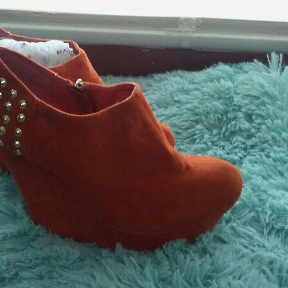 Shoes - Picture 2 of 2